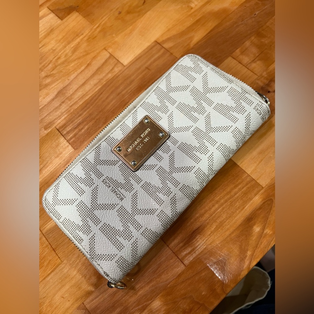 MK white leather long wallet
